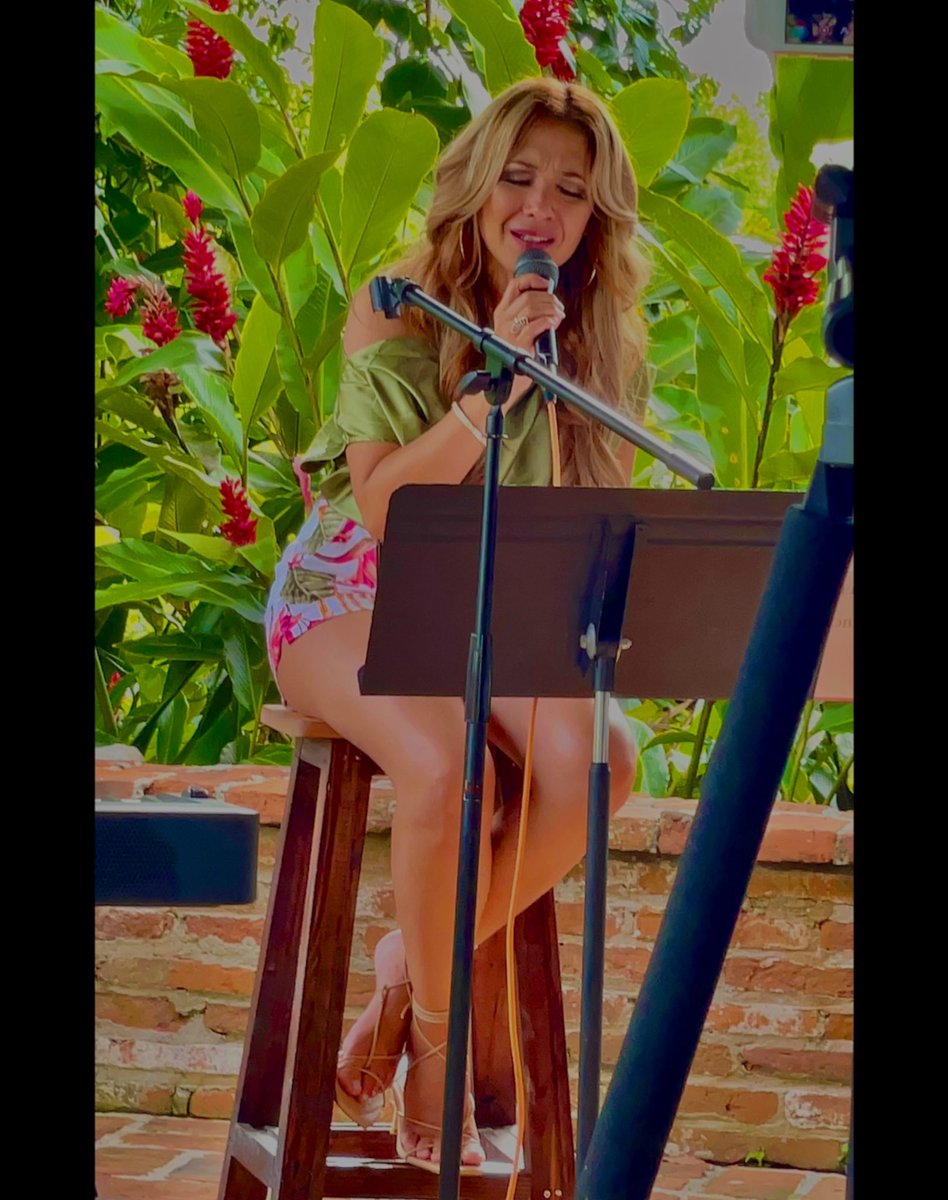 Una noche de romance, las canciones que hiciste éxito. Boletos en Ticketera y CBA

#CBA #PuertoRico #LiveConcert #LourdesRobles