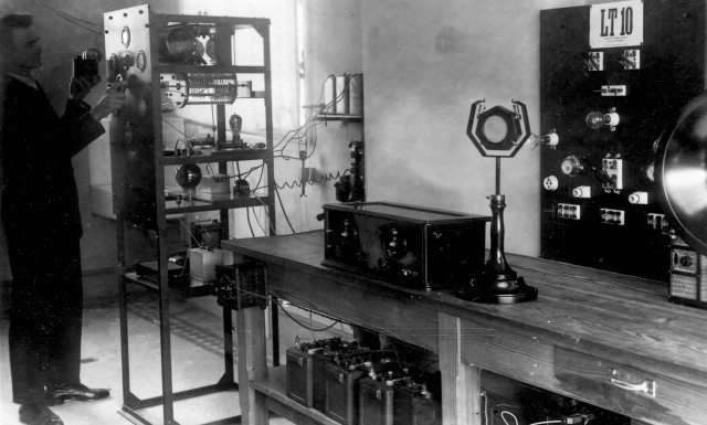 📻🎙️🎧 desde Mega 98.3 Santa Fe saludos a la emisora universitaria por sus 90 años......🎉🎉🎉🎉🎂 FELIZ CUMPLE <a href="/radiolt10/">LT10</a> 🎂🎉🎉🎉🎉