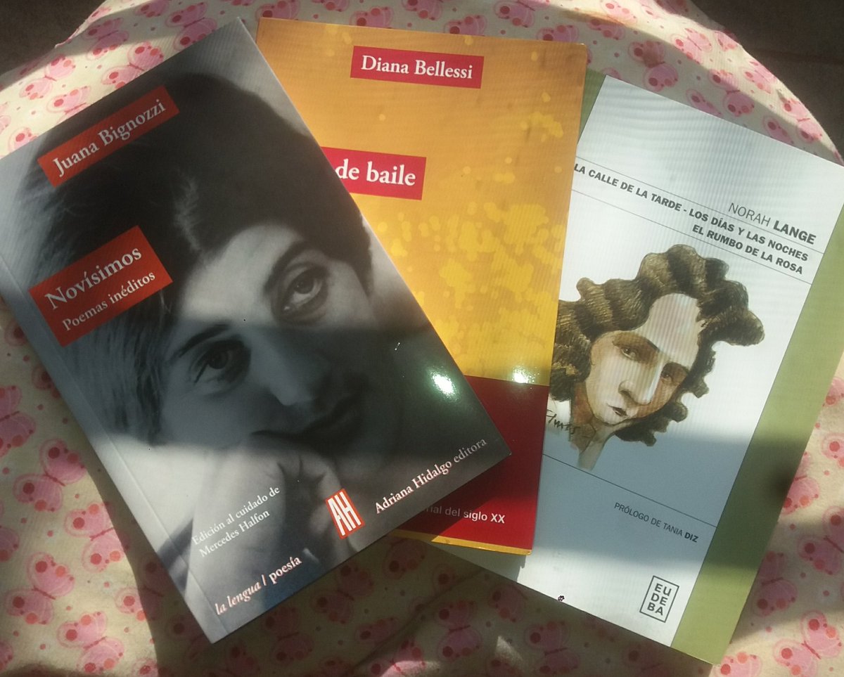 UNICASABIDURIA's tweet photo. Mientras rastreaba los recomendados, me crucé con estos y me los tuve que comprar.💖 #Poesía #Bignozzi #Bellessi #Lange https://t.co/ikh5thcSgw
