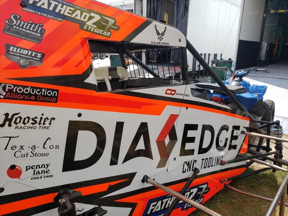 MMUSCuttingTool's tweet image. Action from Day 1 of Driven2SaveLives BC39 at @IMS. We want to wish @ConorDaly22 the best of luck as he runs in the DIAEDGE #47 today and tomorrow. For more on the race, visit bit.ly/3Ajy3ZN.

#BC39 #midgetracing #slingindirt #midgetcars #dirttrackracing #diaedgeracing