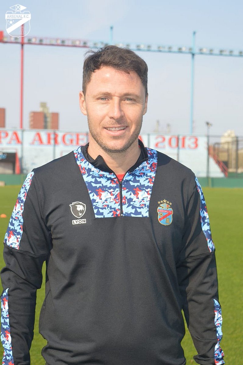 ¡Bienvenido, Israel Damonte! 🙌

El director técnico se presentó formalmente en la mañana de hoy y en las próximas horas firmará su contrato 📋✍️💪

¡Éxitos en esta etapa de DT en #ArsenalFútbolClub 🇨🇩!