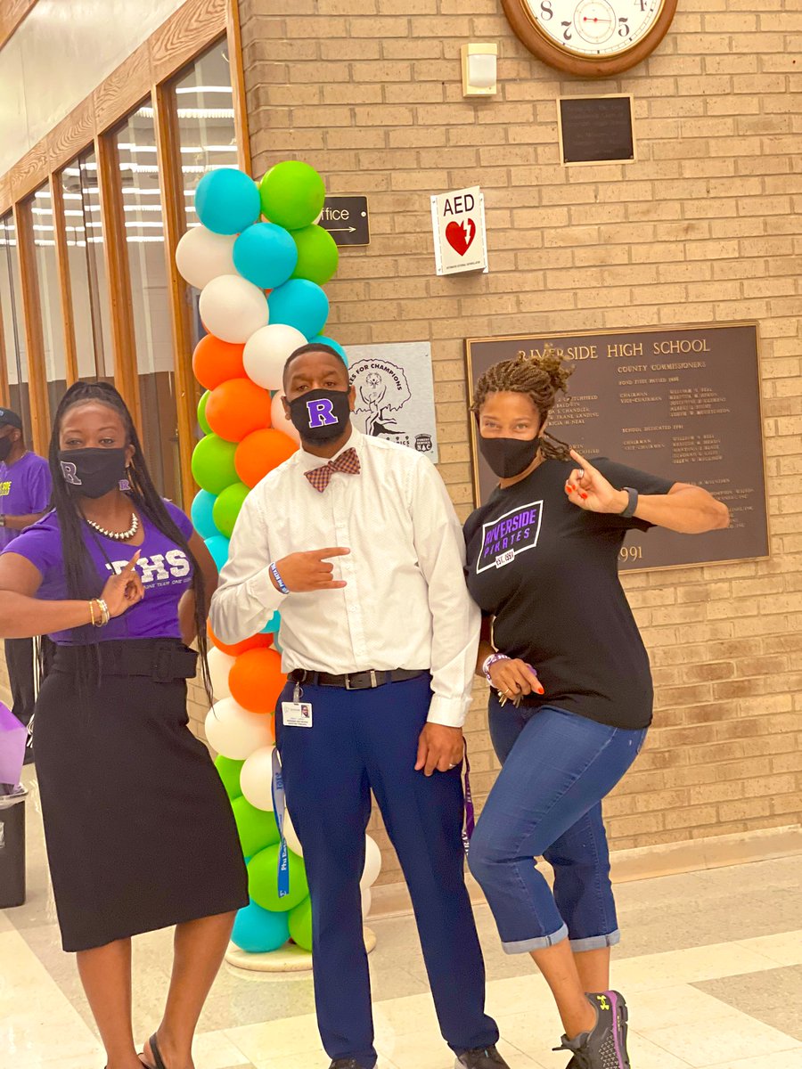 RiversideDPSNC's tweet photo. Grabbed this quick photo before #dpsconvocation2021! 3 of our dynamic RHS admin on the scene greeting staff and welcoming in the new year! @lmkinard @educator4equity @TammyTaylort2 https://t.co/C6ZHgT3MTi