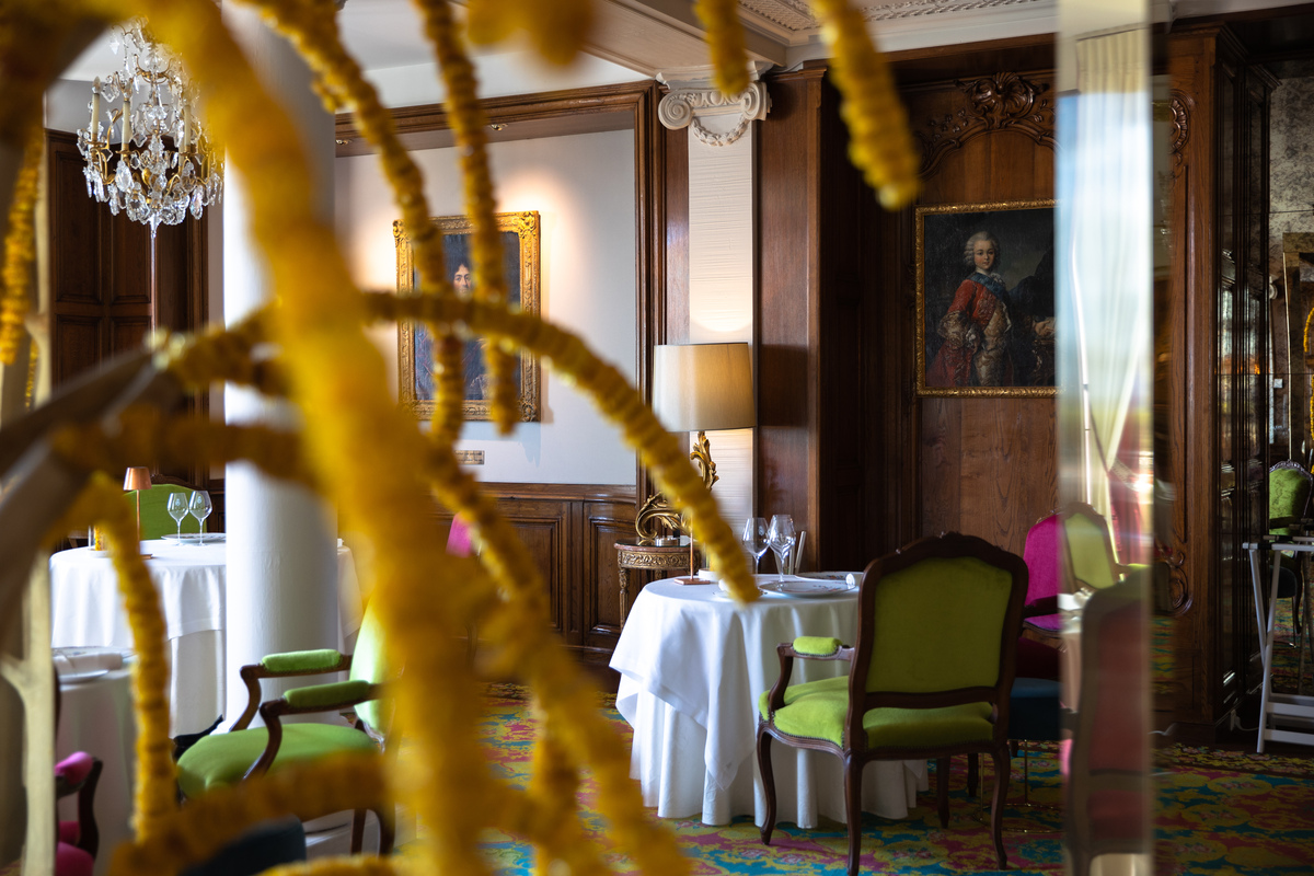 The fresh version of Le Chantecler at <a href="/NegrescoHotel/">Hôtel Le Negresco</a> plays host to floral arrangements by the florist Hervé Frezal, Meilleur Ouvrier de France. 

📷 #LeNegresco #CotedAzurFrance #GuideMichelin #VirginieBasselot #ILoveNice #Nice06 #restaurant