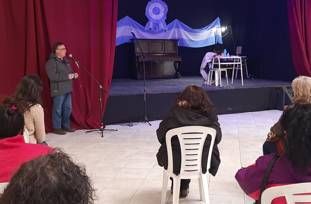 .<a href="/SanchezPuelo/">Augusto Sánchez</a>, encabezó el homenaje al libertador junto a autoridades, vecinas y vecinos de la localidad. 
El acto oficial se celebró en el SUM de Cultura y del mismo participaron el viceintendente, Alejandro Marques; Secretario de Gobierno, Luis Jara; la Concejala Norma Zurita.