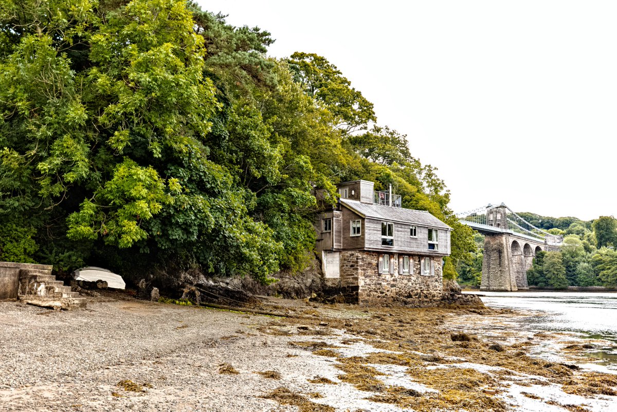 Carreg yr Halen's Manadwyn with its Bont Grog y Borth backdrop, at today's overcast Porthaethwy. <a href="/Ruth_ITV/">Ruth_TV</a> <a href="/kelseyredmore/">Kelsey Redmore</a> <a href="/ItsYourWales/">It's Your Wales</a> <a href="/AngleseyScMedia/">Anglesey socialmedia</a> <a href="/northwalescom/">NorthWales.com</a> <a href="/AllThingsCymru/">All Things Welsh 🏴󠁧󠁢󠁷󠁬󠁳󠁿</a> <a href="/OurWelshLife/">Our Welsh Life</a> <a href="/nwalessocial/">#NorthWalesSocial ⬆️🏴󠁧󠁢󠁷󠁬󠁳󠁿🤝</a> #Anglesey #Porthaethwy #CarregyrHalen #BontGrogyBorth #Wales