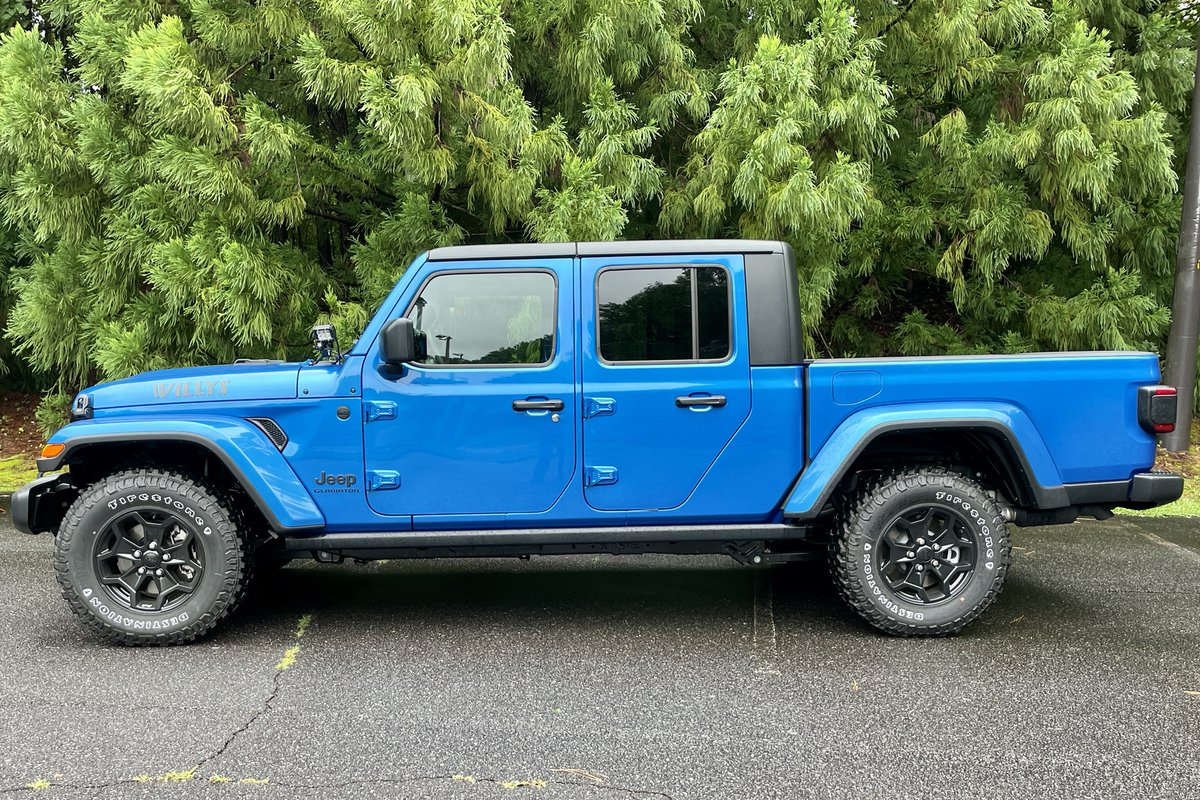 adamneely's tweet photo. Took some pictures of the new Jeep #Gladiator before I do anything else to it. https://t.co/OBidkCqdd9