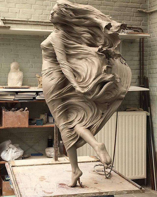 Sculpture by Luo Li Rong
