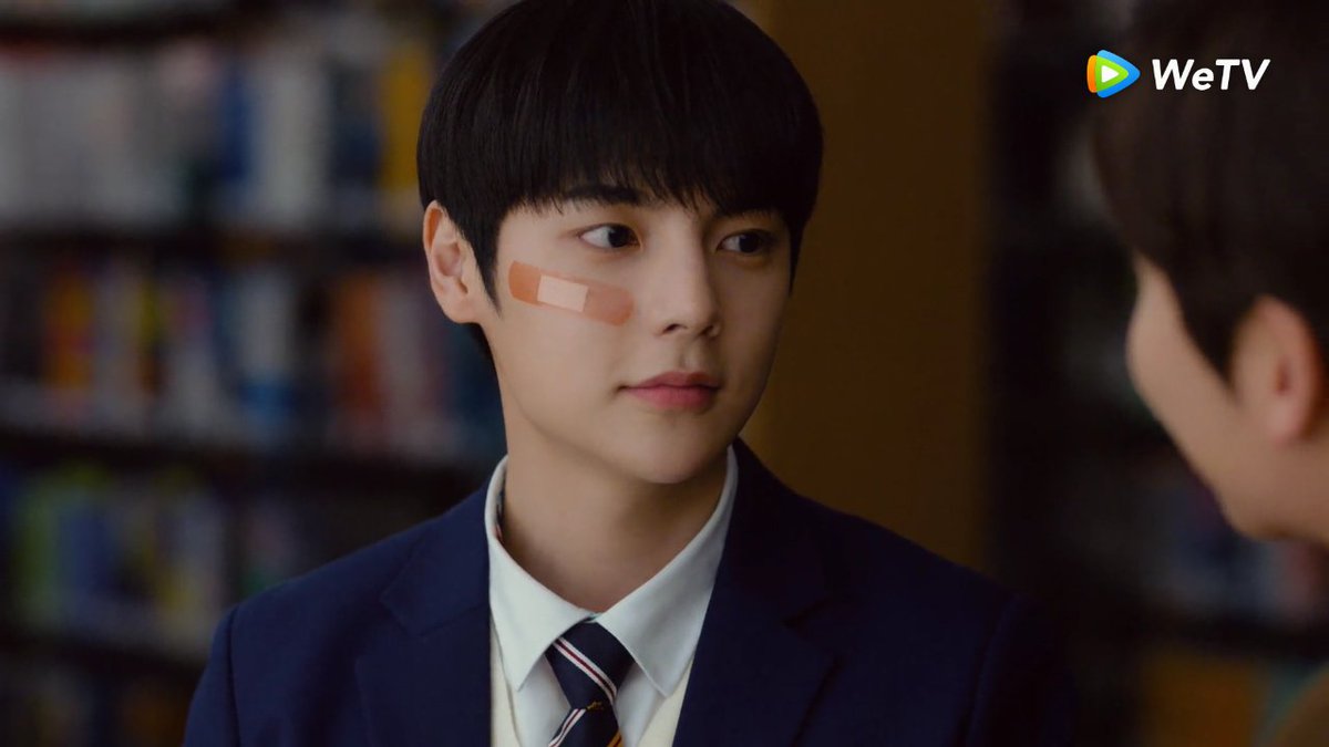 MOMOkissU_'s tweet photo. The Band Aid scene in #LightOnMeEP4 was given to Daon.
But in the game, Shinwoo was the one who put band aid and took care of Tae. 😢
Shinwoo be like: 'THAT SHOULD BE ME...'
#LightOnMe #SaebitBoysHighschoolCouncil https://t.co/v8czTxyp8K