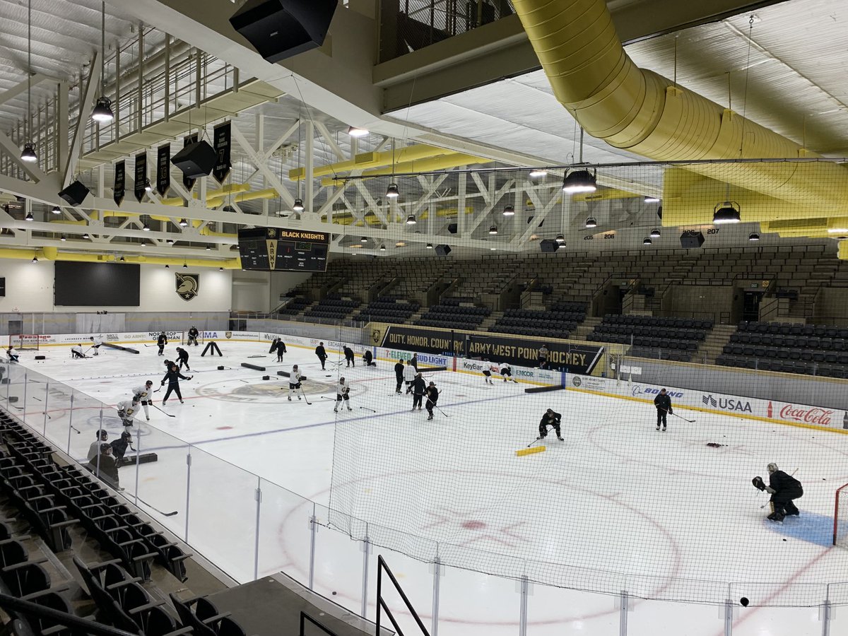 Coach_BRiley's tweet image. Back in class means ⁦@ArmyWP_Hockey⁩ is back on the ice! #skillpractice #45days #AHF