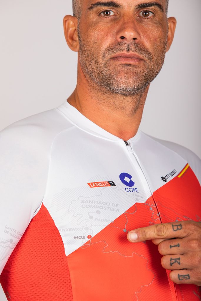 tjcope's tweet photo. 🧐Para ganar el maillot de @ottobosley, tienes que estar atento a #LaVueltaEnCOPE. Durante la retransmisión, @capitanalana hará una pregunta y dará pistas

📲Para que tu respuesta sea válida debes citar a @OTTOBOSLEY y dar RT

🏃🏻¡Sé el más rápido en acertar para conseguirlo! https://t.co/NWA2bJ7vHx