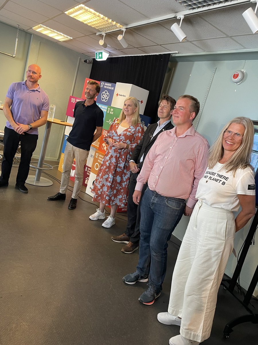 Halvparten av unge mellom 16-19 år sier de ikke har det bra. Takk <a href="/rodekorsnorge/">Norges Røde Kors</a> for at dere snakker om den vanskelige ensomheten. Vi gleder oss til å fortsette å samarbeidet for økt inkludering, også på nett💙#brukhue #arendalsuka2021