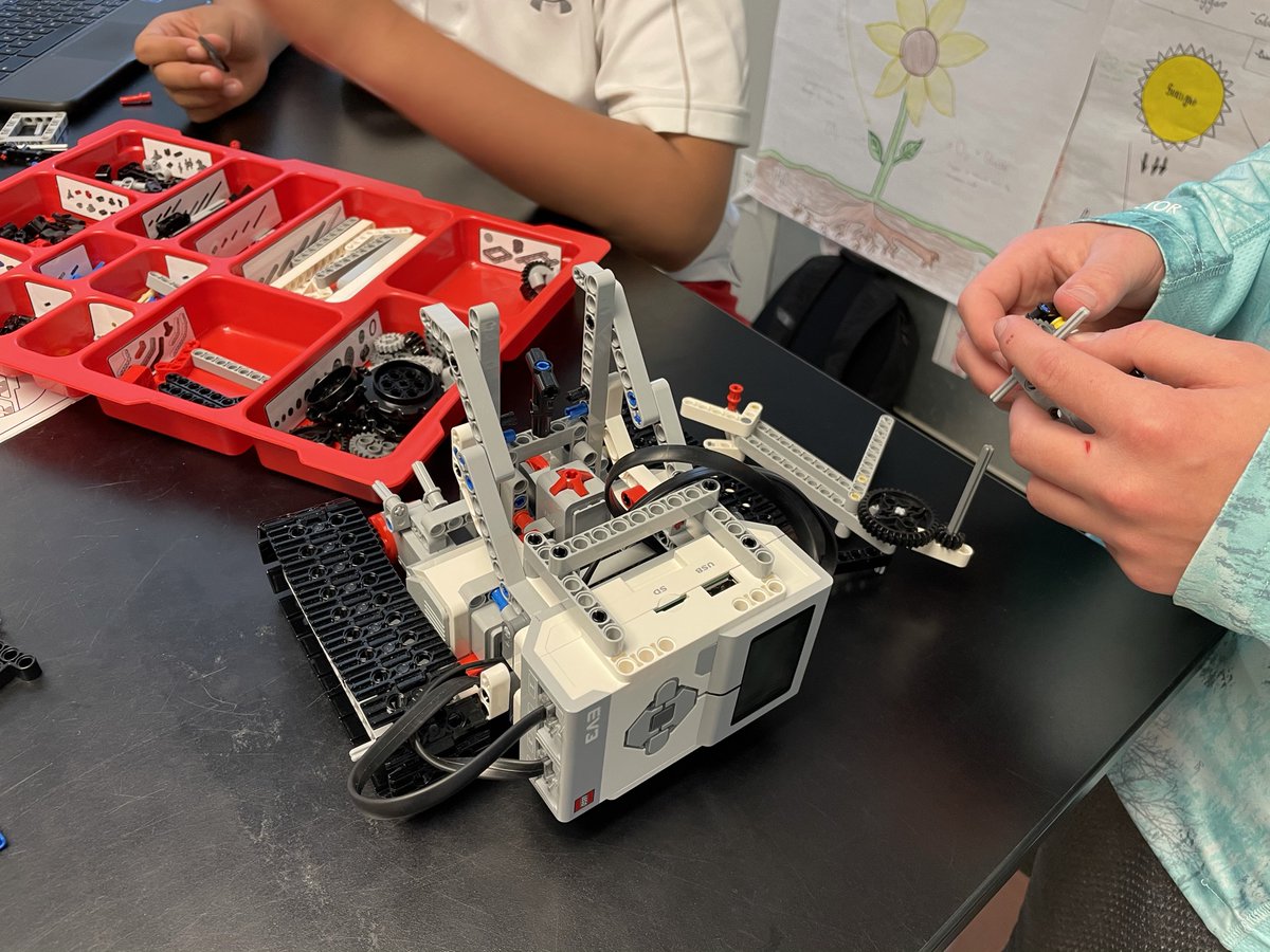 AFCEA Ed Foundation (@afcea_ed) on Twitter photo Do you know a K-12 #STEM teacher who could use extra funding for an activity in the classroom? We're partnering with <a href="/Ciena/">Ciena</a> to award $1,000 grants. Please help us spread the word to any teachers you know. ow.ly/wMFs50FTqht #STEMteacher #teachergrants Do you know a K-12 #STEM teacher who could use extra funding for an activity in the classroom? We're partnering with <a href="/Ciena/">Ciena</a> to award $1,000 grants. Please help us spread the word to any teachers you know. ow.ly/wMFs50FTqht #STEMteacher #teachergrants