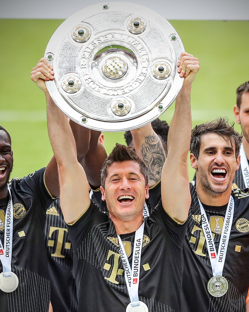 RBFutbolTweets's tweet photo. #RT @brfootball: Lewandowski since the start of last season:

▪️ 59 goals
▪️ 11 assists
▪️ Bundesliga top scorer
▪️ European top scorer
▪️ Club World Cup Golden Ball
▪️ Broke Gerd Muller's scoring record
▪️ Bundesliga 🏆
▪️ Club World Cup 🏆
▪️ 2x Germ… https://t.co/tViAhEFVIA