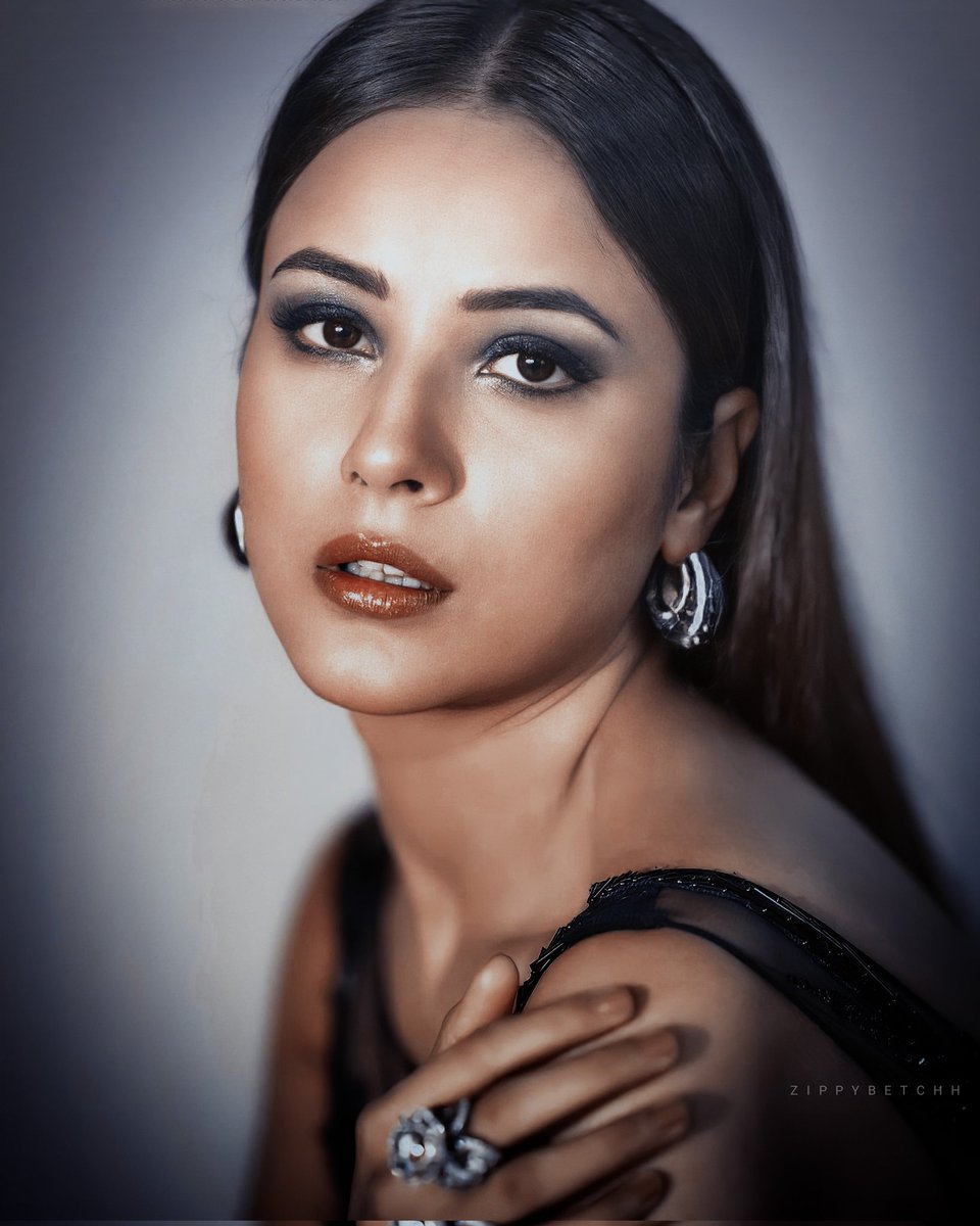 ZippyBetchh's tweet photo. She was fire enough to light the way and burn anything attempting to stop her .♡︎♡︎
  @ishehnaaz_gill #ShehnaazGill https://t.co/DEK0FlWkDb