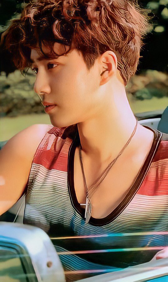 no twitter crop for kokobop junmyeon. 