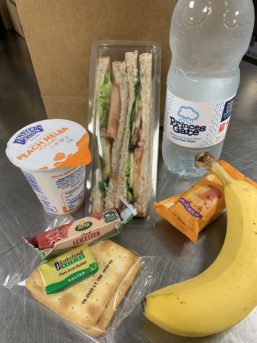 cheftonymulgrew's tweet photo. #Holidayprovision #calderdalehealthyholidays with demos and offering #hotmeals &amp; #grabbags  #roast #british #chicken or Spinach &amp; ricotta #cannelloni @CalderdaleFound @Calderdale @RavenscliffeHS @davidcbrook @FFLCalderdale @SAfoodforlife @JeanetteOrrey @PSCMagazine @LACA_UK https://t.co/Ja1LsQrGcz