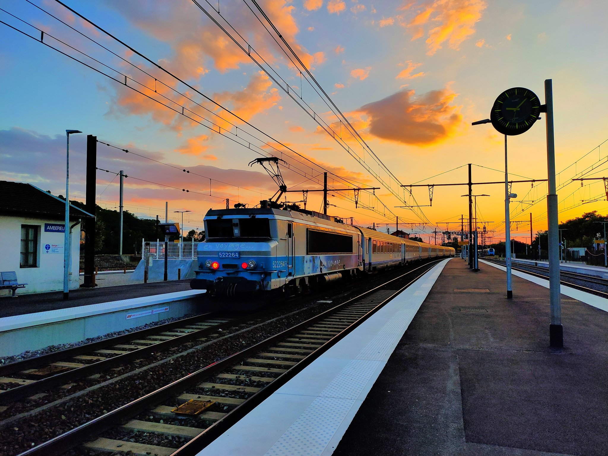 Train Part Dieu Amberieu En Bugey SNCF TER AURA on Twitter: "🔴Conséquences de la panne d'un train entre  Ambérieu et Lyon : 🔸 Le #TER886734/5 sera terminus Lyon Part-Dieu, il est  supprimé entre Lyon et Saint-Étienne. 🔸 Les #