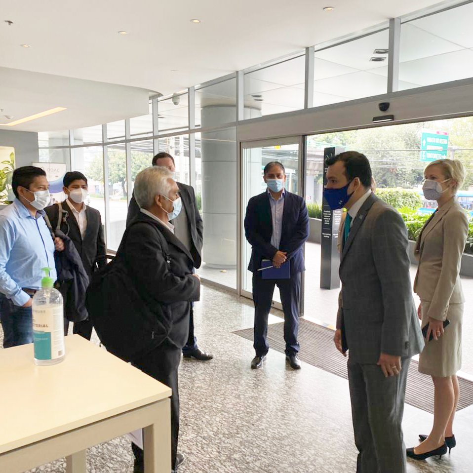 CNH_MX's tweet photo. Nuestro Director General de Vinculación Institucional @efrenrct y la Directora de Asuntos Internacionales @AlexandraJarW dan la bienvenida a la delegación de @YPFB_corp con motivo del Encuentro Colaborativo entre #MexBol. https://t.co/sYChnWCMCm