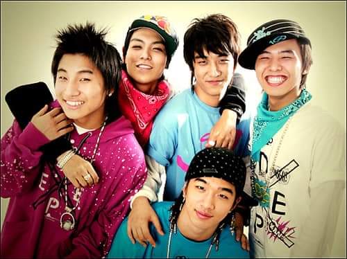 SaungMarn's tweet photo. 15 YEARS MAKING HISTORY
#15YearsWithBIGBANG
 @IBGDRGN @Realtaeyang @ForvictoRi  @YG_GlobalVIP https://t.co/S1eZMfHa0f