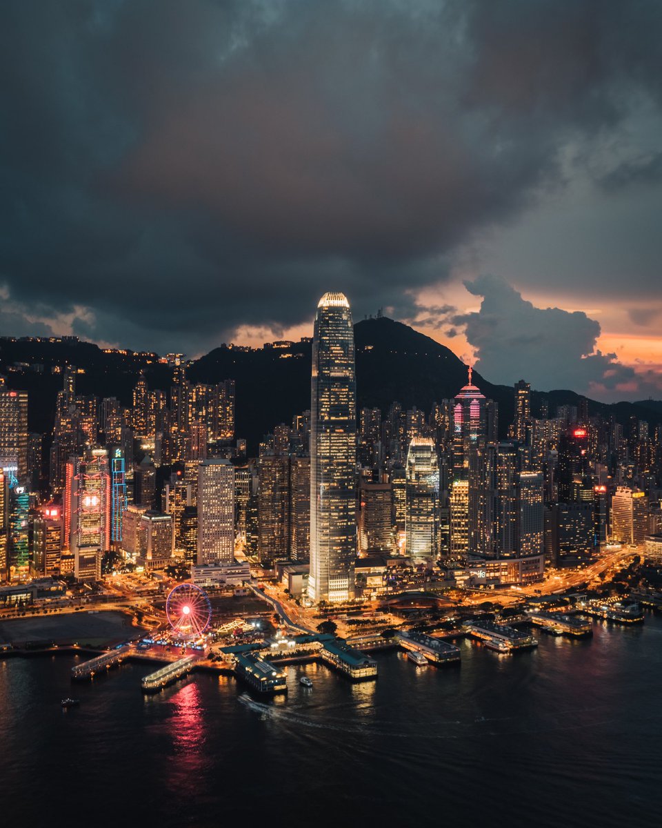 jsrpixel's tweet photo. Hong Kong’s night view just looks so beautiful no matter in what weather conditions.
#HongKong #dji #jsrpixel #cityscape @discoverhk @timeouthk https://t.co/sSDLepKsvf
