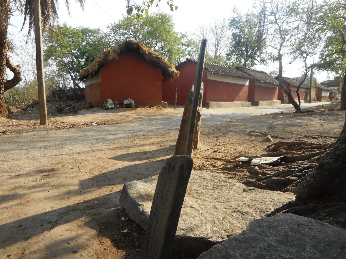 deepanwita_t's tweet photo. #Tribal resistance is linked to land acquisition in the name of development. It is not only affecting Adivasi identity, but also giving rise to #pollution, deforestation &amp; mass movement like #Pathalgadi. Supported by @pulitzercenter 
@TribalArmy @abhayminz https://t.co/mZoc1pNlE7 https://t.co/PMnorlymjc