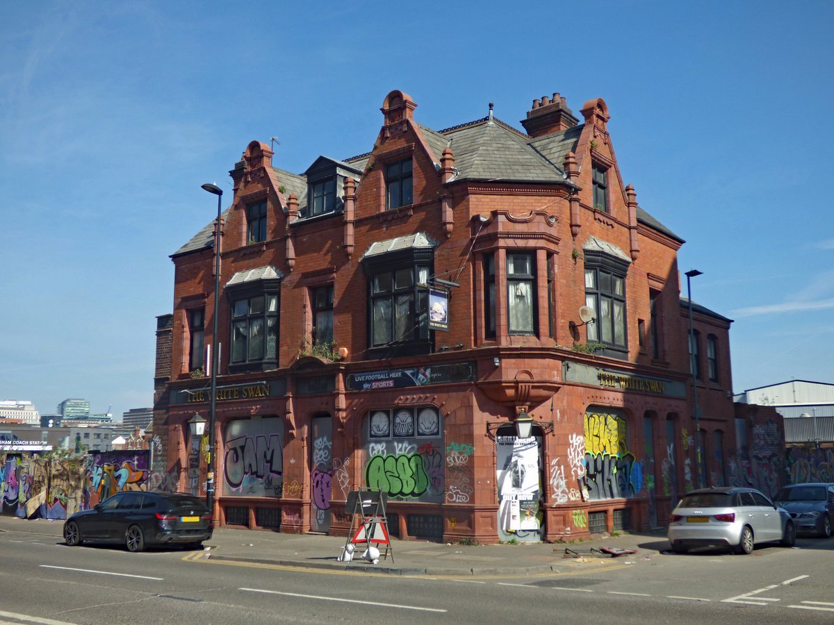 ellrbrown's tweet image. Welcome to Twitter @WSwanDigbeth 
at @birminghamweare we have a project feature on your pub. Photos taken by myself @ellrbrown on Bradford Street @digbeth during April and August 2021. Good luck with the reopening in September.

birminghamweare.com/kms/dmart.aspx…