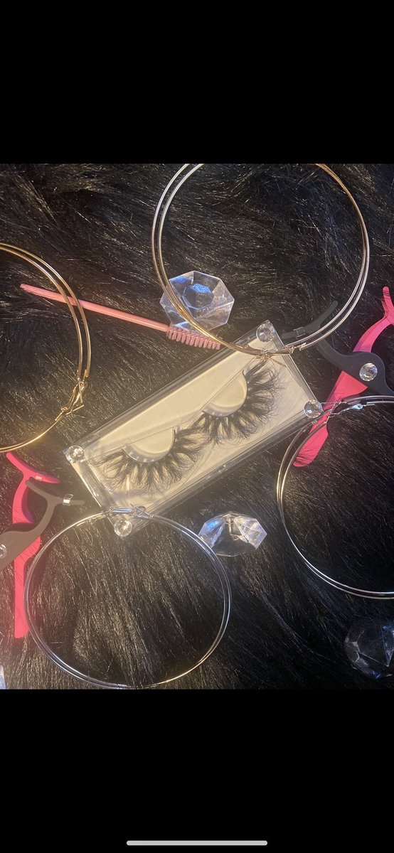 lucyslashes_'s tweet photo. Lashes for the night with free hoops on sight✨ all lash purchases comes with free sterling silver plated hoop earrings, link in bio✨🛍 #wssu #wssu22 #wssu23 #wssu24 #wssu25 #wssulashses https://t.co/zzl4d6CZE9