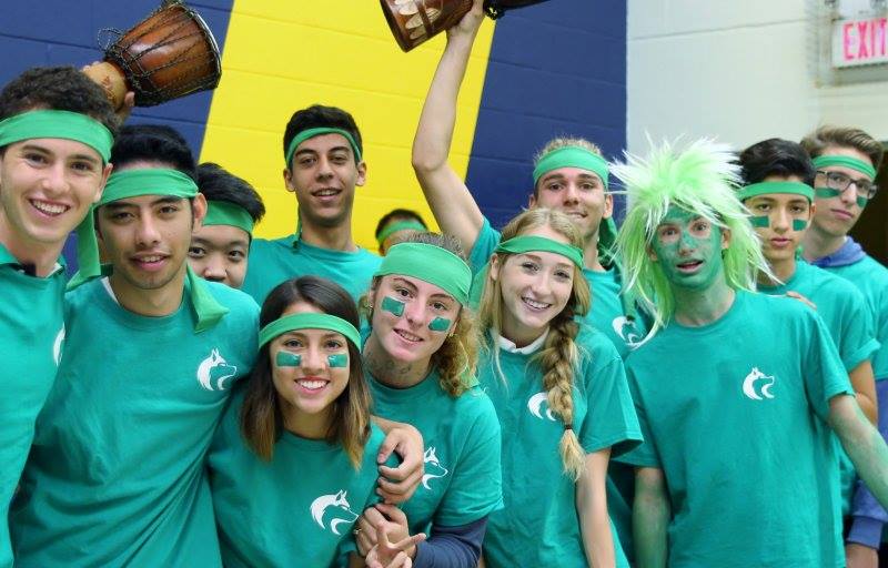 Happy #WayBackWednesday! Check out this photo from our 2015 Pep Rally. Hudson alumni can find more old photos on the platform hudsoncollegeconnect.ca 😁