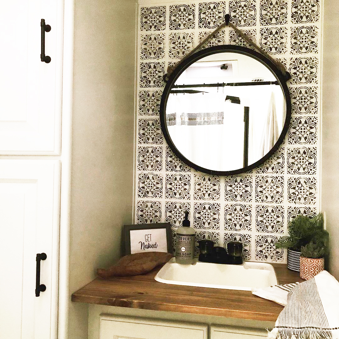 beyondpaintdiy's tweet photo. Stay calm and stencil on 🖌️ This Beyond Paint RV renovation done by @trudygardnerstephens is proof that if you want something done right, do it yourself. Who said RV life wasn't stylish? #beyondpaintdiy #stencil #RVgoals #RVmakeover #allinonepaint #diyprojects #RVlife #accentwall https://t.co/3szIOBCwc5