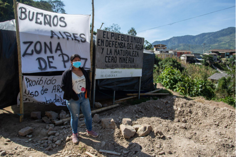 EspaciadoraBar's tweet photo. Las comunidades de la parroquia de La Merced de Buenos Aires rechazan la minería ilegal y legal en sus montañas luego de que las invasiones de mineros ilegales entre el 2017 y el 2019 dejaran miedo y violencia.
 
@KarolNorona nos cuenta 👉 https://t.co/yU8eb2YAwC https://t.co/g1rz45fUox