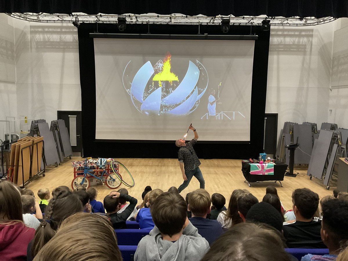 WMount's tweet photo. Such a pleasure to have the brilliant @drkenfarquhar at our #summerschool today!
The students enjoyed an enthralling live science show with an Olympic twist ๐ฅ๐
#TeamWhitcliffe https://t.co/g4oTRaVHHv