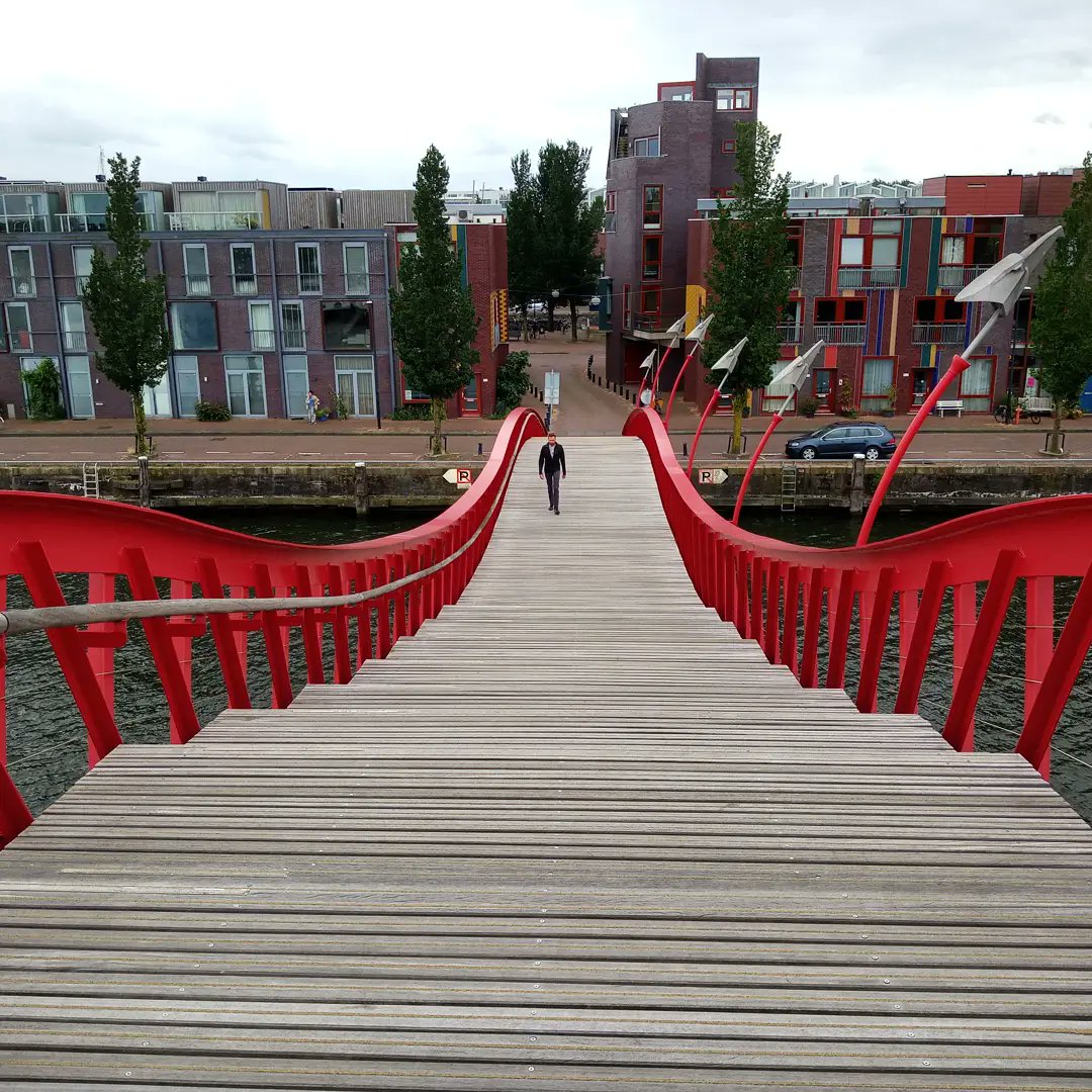 amaiahodge's tweet photo. El Puente Rojo, conocido como Pytonbrug #west8 #Amsterdam https://t.co/TQkrzW8BjV