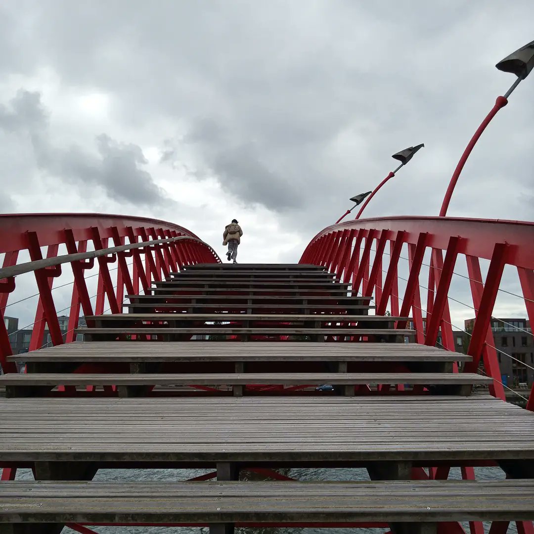 amaiahodge's tweet photo. El Puente Rojo, conocido como Pytonbrug #west8 #Amsterdam https://t.co/TQkrzW8BjV