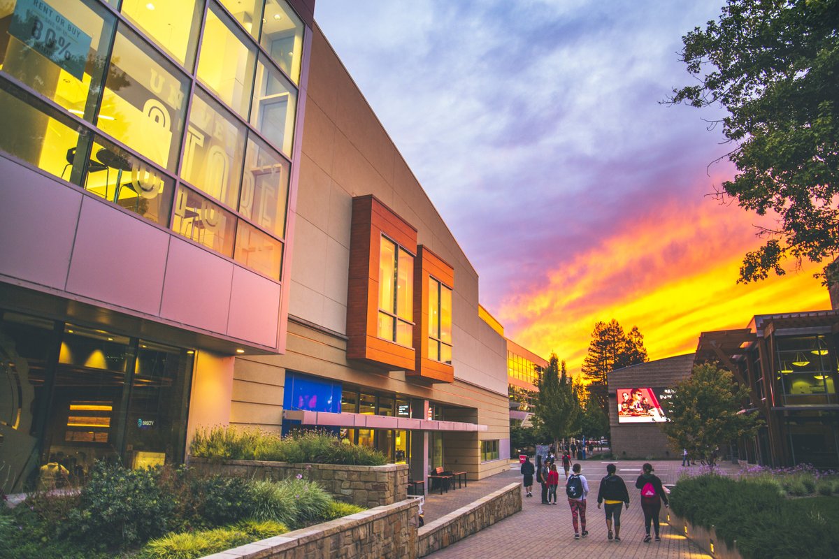 seawolfliving's tweet photo. Fall 2021 lets do this! 🤓 💙  #FirstDayOfSchool https://t.co/4UcWsnDpPx