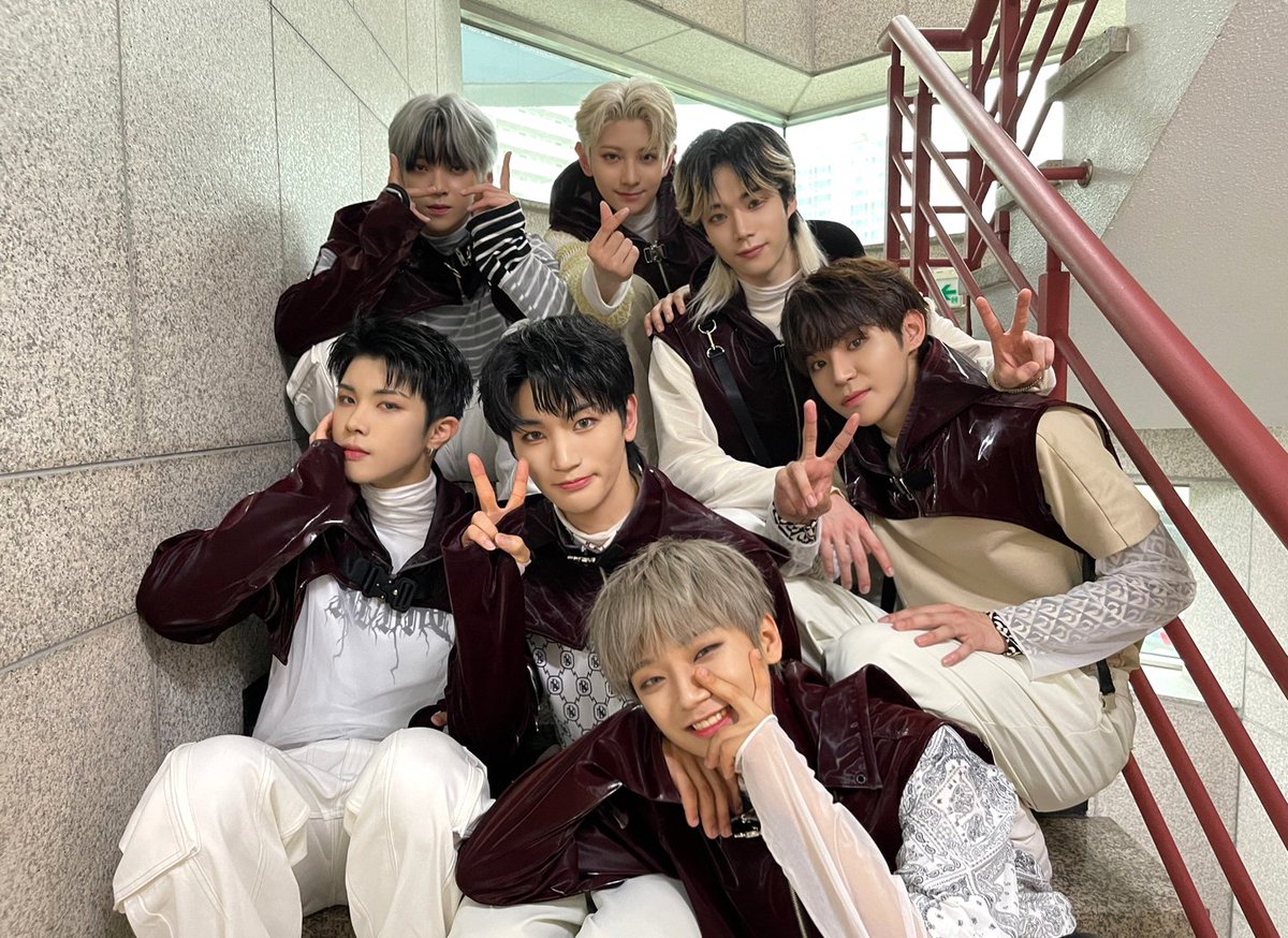 han02l9's tweet photo. HAPPY 100 DAYS KINGS !! 💌 #BLITZERS_100_DAY https://t.co/040RET6p19