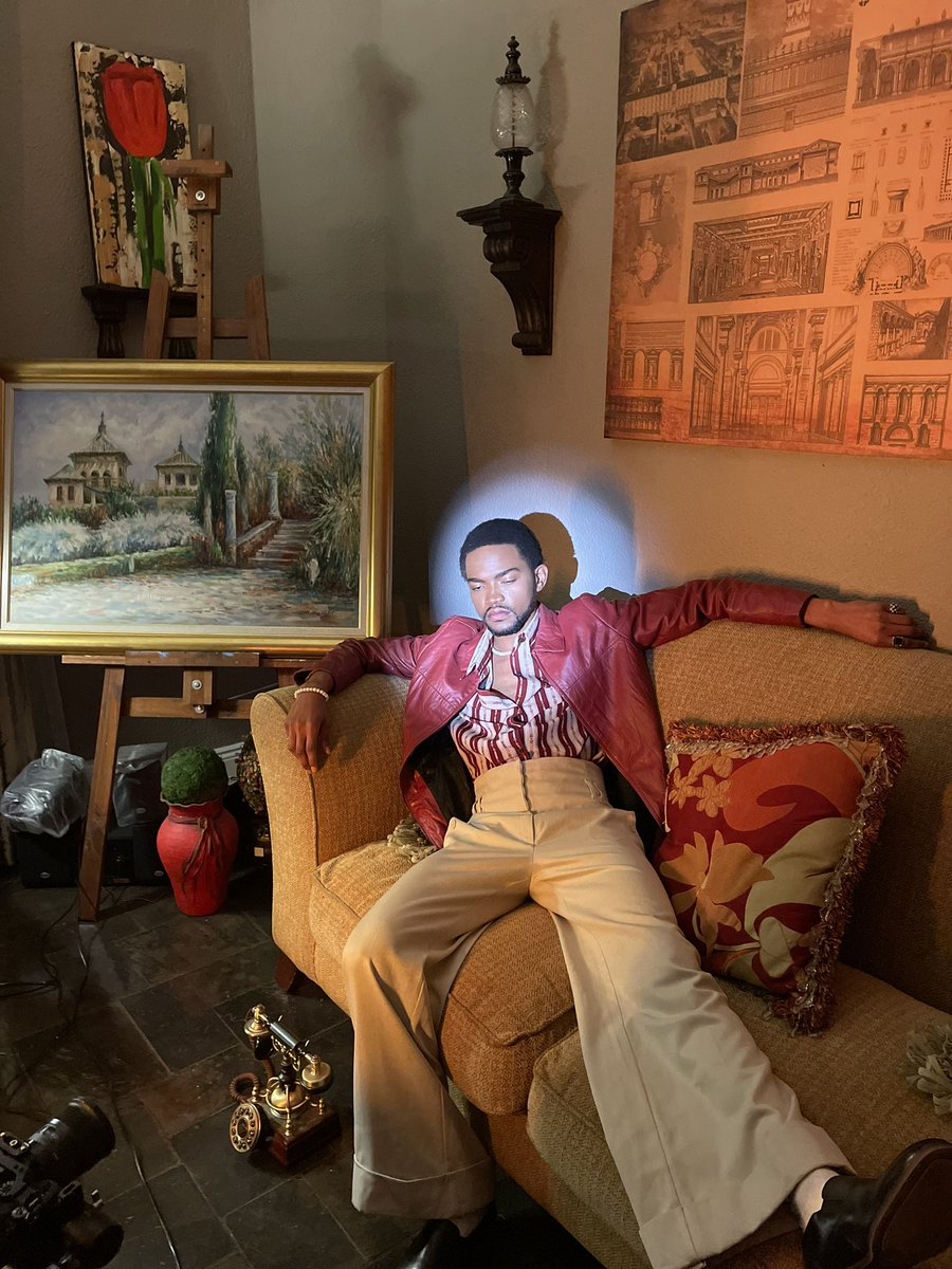 UnaRamsWeirdKid's tweet photo. blinded by the lights https://t.co/sPZuAcyQg4