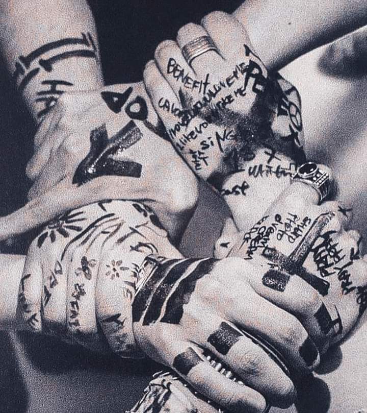 Happy 15th anniversary with BIGBANG 🎉🎉🎂
Thanks for your today BIGBANG15th with us 💌
Love the moments forever too💛

15YearsWithBIGBANG
#BIGBANG15thAnniversary 
<a href="/ForvictoRi/">Lee seung ri スンリ 이승리</a>  <a href="/IBGDRGN/">G-DRAGON</a> <a href="/YG_GlobalVIP/">BIGBANG GLOBAL VIP</a> <a href="/Realtaeyang/">TAEYANG</a> 
#BIGBANG 
#OT5 
#ForeveryOT5