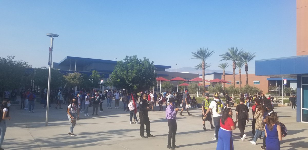 dsusd_edservice's tweet photo. Outstanding first day of school for our Rajahs! @IHSRajahs @derrickLawson62 @DesertSandsUSD https://t.co/VEb7wsiokS