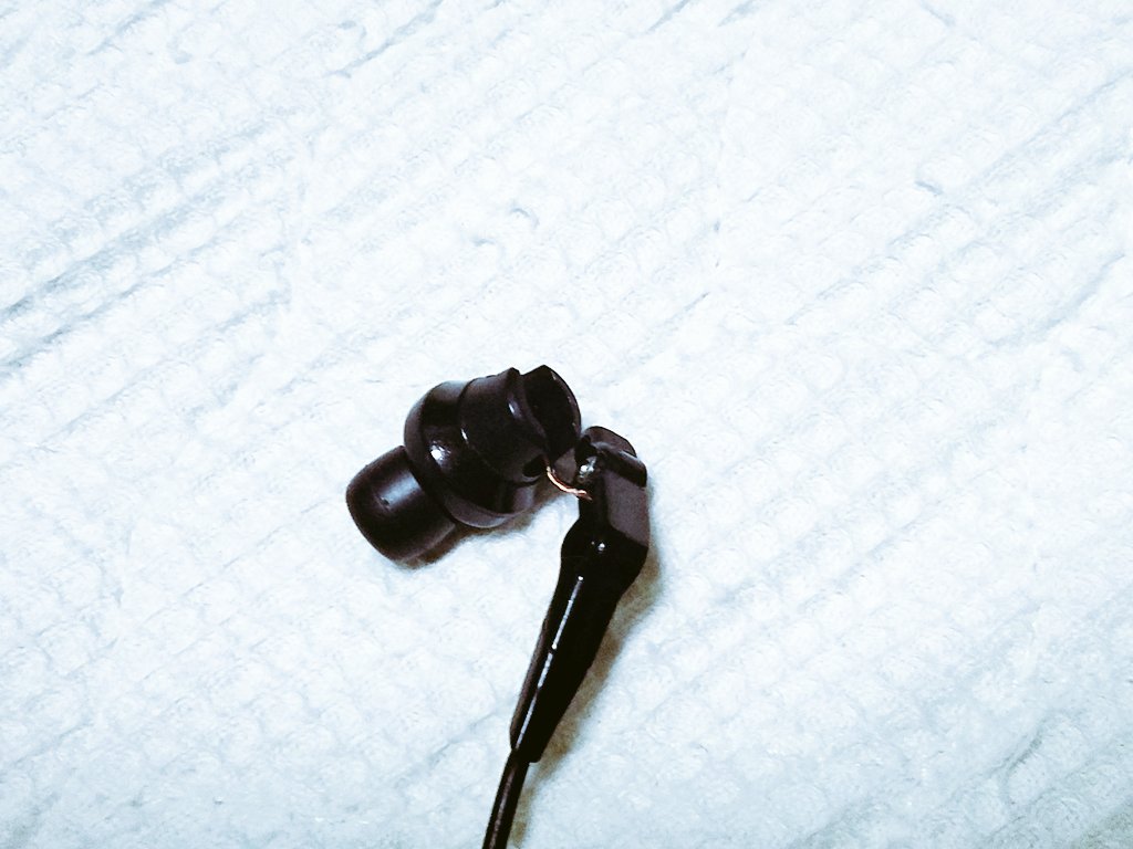 4685act's tweet photo. 愛用イアホン壊れた https://t.co/DBk9L8wJKX