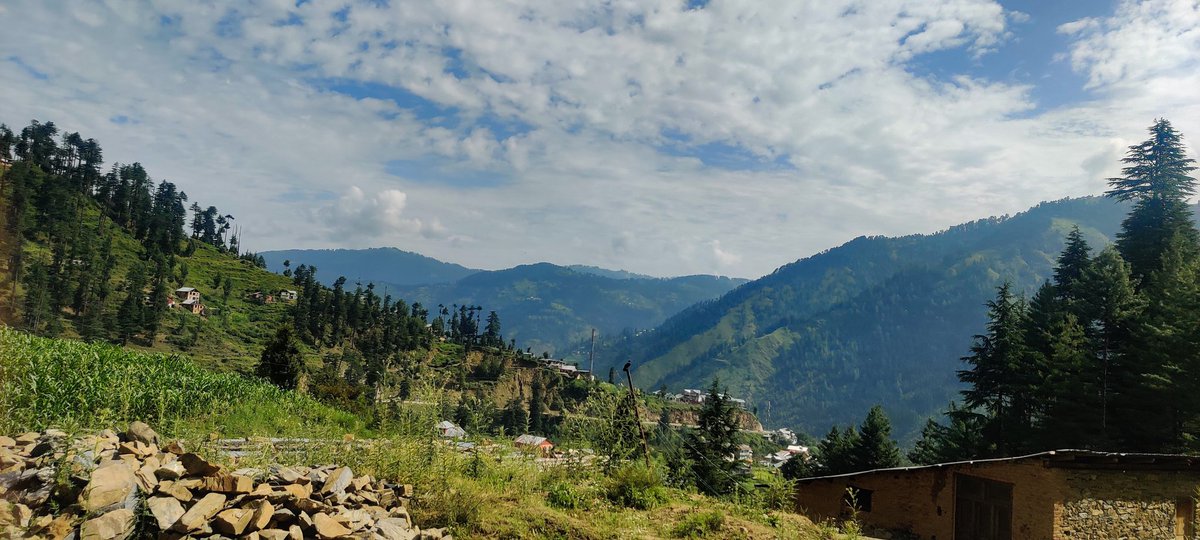 Ak4nksha's tweet photo. कुछ सुस्त कदम रस्ते, कुछ तेज़ कदम राहें... https://t.co/VPkeeb7DLm