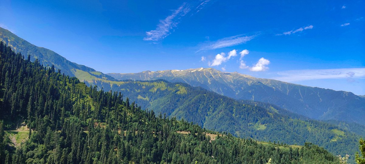 Ak4nksha's tweet photo. कुछ सुस्त कदम रस्ते, कुछ तेज़ कदम राहें... https://t.co/VPkeeb7DLm