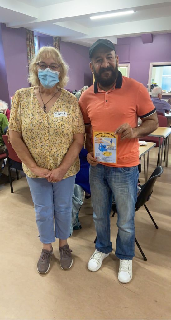 HStayingwell's tweet image. Nice afternoon spent with @MemoryLaneSB over in boothtown. Live music, raffle, food and refreshments, loved it! Thanks to June and Chris for making us feel so welcome. #socialprescribing  #WellbeingWednesday #StayingWell #dementia #Alzheimers