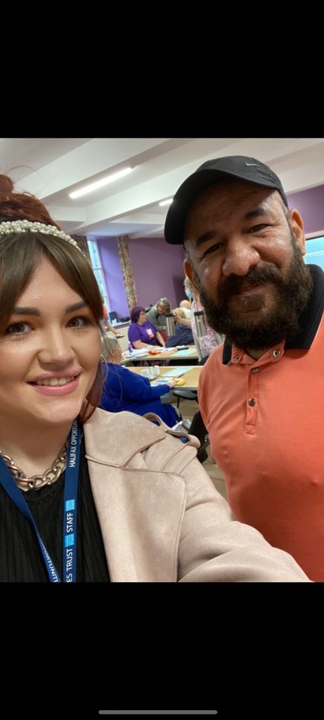 HStayingwell's tweet image. Nice afternoon spent with @MemoryLaneSB over in boothtown. Live music, raffle, food and refreshments, loved it! Thanks to June and Chris for making us feel so welcome. #socialprescribing  #WellbeingWednesday #StayingWell #dementia #Alzheimers