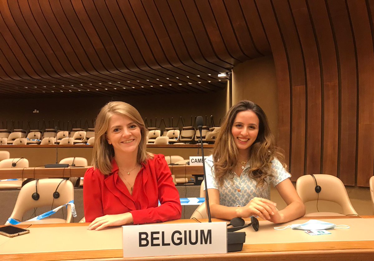 <a href="/OrianeSchmidt/">Oriane Schmidt</a> , déléguée #ONU #Jeunesse du <a href="/Forumjeunes_BE/">Forum des Jeunes</a> était à #Genève avec Lina son homologue du <a href="/vljr/">Vlaamse Jeugdraad</a>. Elles ont pris la parole pour la Belgique lors de la Conférence sur le désarmement pour souligner l’importance de la place des jeunes dans les processus de désarmement.