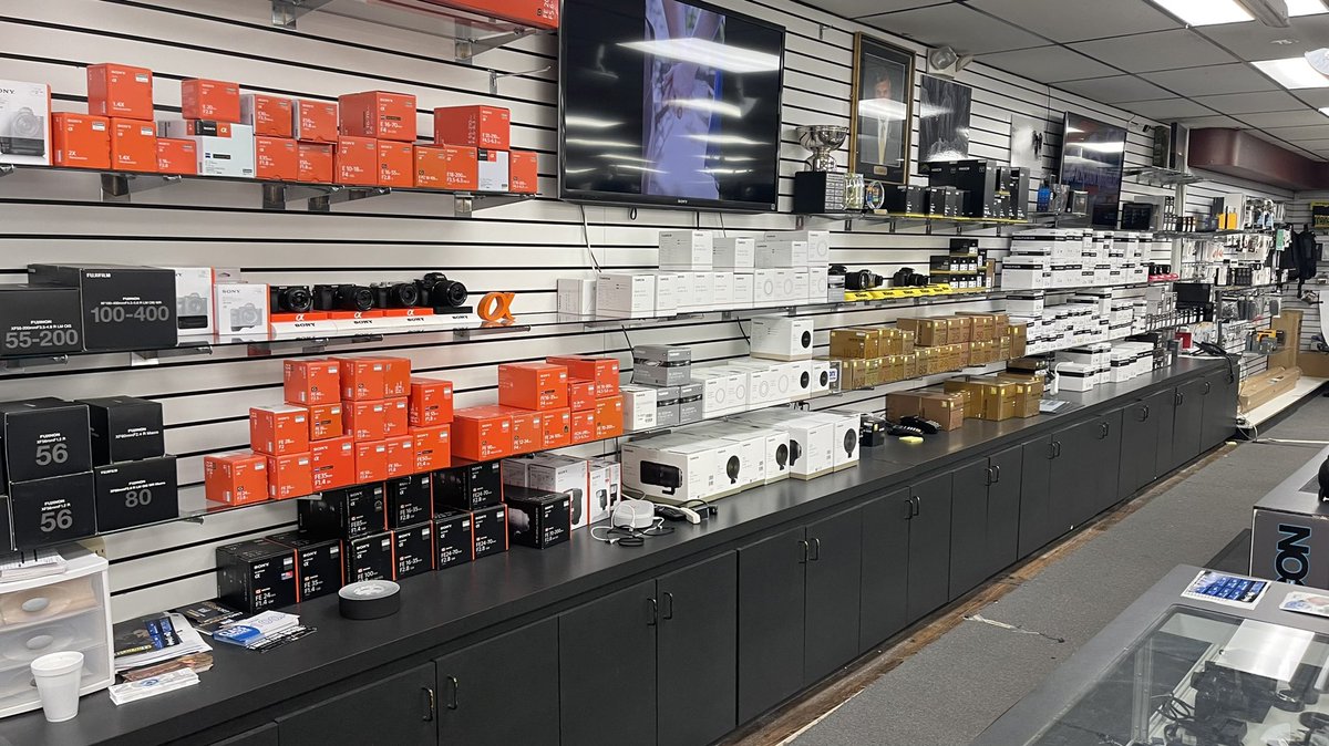 MostlyHarmlessMedia tweet media