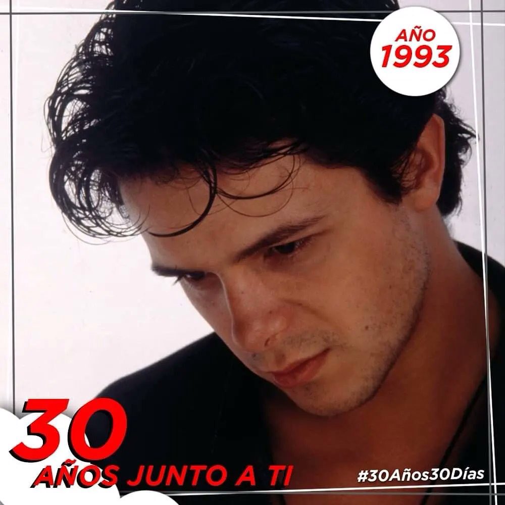 MundoSanzeroMex's tweet photo. #30Años30Dias celebrando los 30 años de carrera de @AlejandroSanz

Hoy recordamos el año 1993:
• Lanzamiento del álbum #SiTuMeMiras
• Realiza gira por España y México.

#AS30
#30AñosJuntoATi https://t.co/XnDKbzVEd0