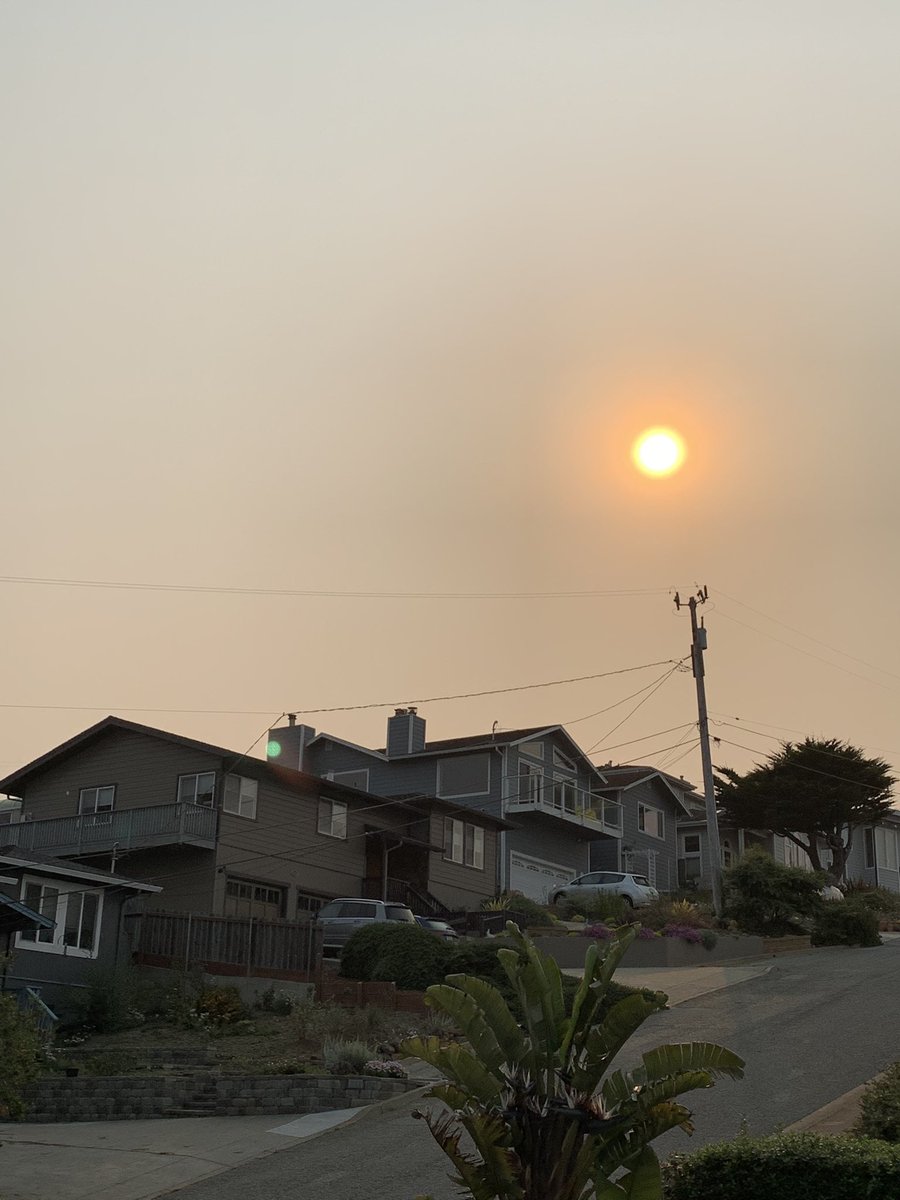 Wildfire smoke has now reached the CA coast. @JohnShrable @MabrisaWX @RobMayeda @luisocpo_06 @tessvanstraaten @AnthonyFarnell @CALFIRECZU @hmbreview #cawildfires @jwhittalTWN @StormhunterTWN