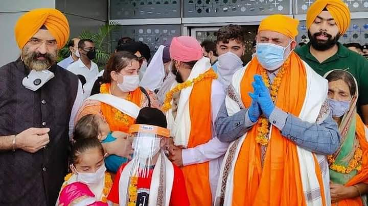 RohitSinha4BJP's tweet photo. CAA के लाभ #दिखाई देने लग रहे है!

भारत के #विदेश मंत्रालय ने स्पष्ट कर दिया है कि अफ़ग़ानिस्तान के सिर्फ़ सिख और #हिंदुओं के लिए ही #भारत के दरवाज़े खुले हुए हैं।

शाहीनबाग वालों का #धरना प्रदर्शन बेकार गया,, आयोजकों की बिरयानी और 500 रुपये भी #बर्बाद हो गए। https://t.co/3z8MLQMAvX