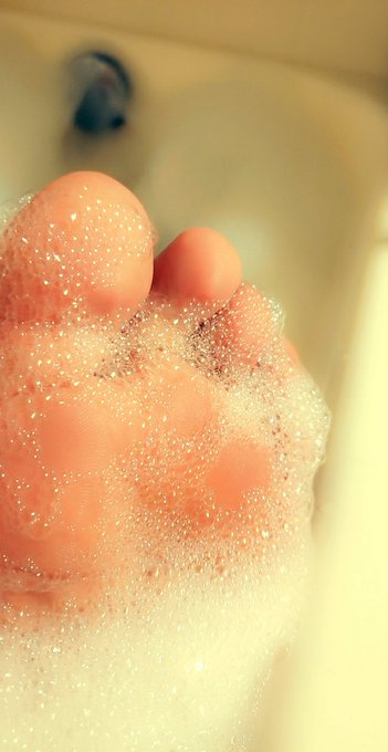 Bubbly toe beans https://t.co/4VcrKspvyK