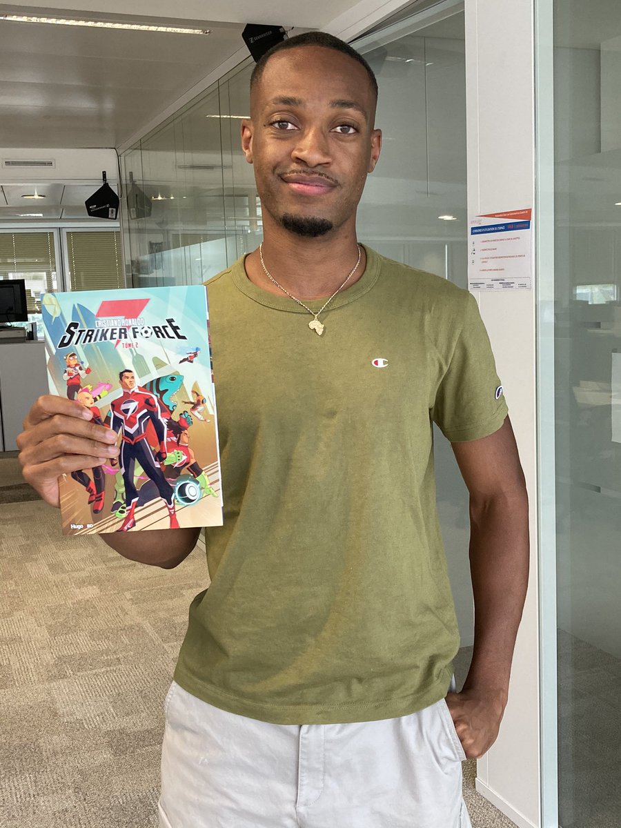 lequipedusoir's tweet photo. 🎁 CADEAU DU SOIR 🎁

Ce soir, @LRKabeya vous fait gagner la bande dessinée « Striker Force 7 Cristiano Ronaldo » aux éditions @HugoetCie 

RT + Follow @lequipedusoir pour le gagner

#EDS https://t.co/oaIWik2HDL